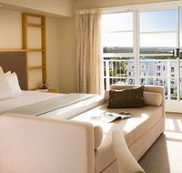 Quality Suites Deep Blue - Lightning Ridge Tourism