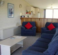 Penguin Mews - Lightning Ridge Tourism