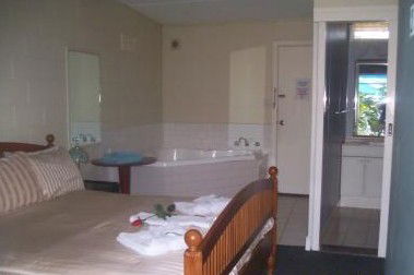 Copper Lantern Motel - Lightning Ridge Tourism 3