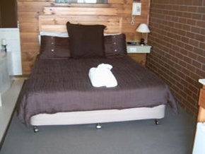 Paruna Motel - Lightning Ridge Tourism 1