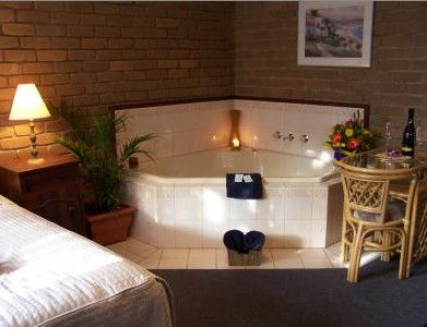 Albury Classic Motor Inn - Lightning Ridge Tourism 1