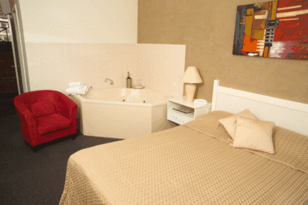 Buffalo Motor Inn - Lightning Ridge Tourism 1