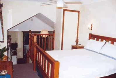 Tea Gardens Waterfront Bed And Breakfast - Lightning Ridge Tourism 0
