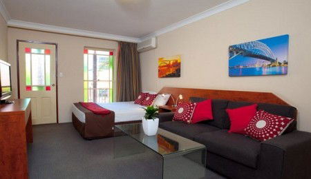 Central Railway Hotel - Lightning Ridge Tourism 0