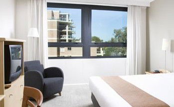 Pacific International Suites Parramatta - Lightning Ridge Tourism 3