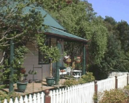 Trines Cottage - Lightning Ridge Tourism