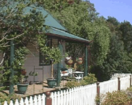 Trines Cottage - Lightning Ridge Tourism 0
