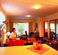 Oxley Court Serviced Apartments - Lightning Ridge Tourism