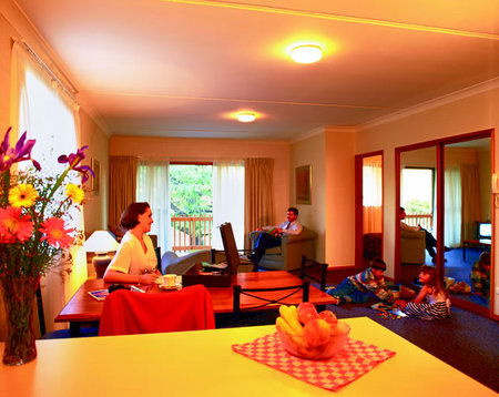 Oxley Court Serviced Apartments - Lightning Ridge Tourism 0