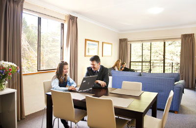 Oxley Court Serviced Apartments - Lightning Ridge Tourism 1