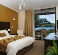 Whale Motor Inn - Lightning Ridge Tourism