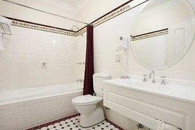 Palais Royale - Lightning Ridge Tourism 4