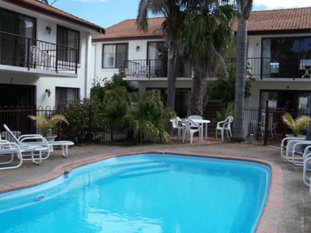 Peninsular Apartments - Lightning Ridge Tourism