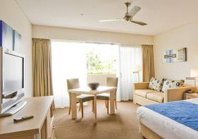 Waves Byron Bay - Lightning Ridge Tourism 3