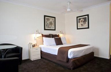 Central Caleula Motor Lodge - Lightning Ridge Tourism 2