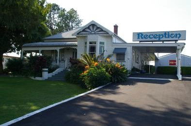 Colonial Court Motor Inn - Lightning Ridge Tourism 0