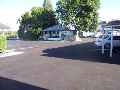 Colonial Court Motor Inn - Lightning Ridge Tourism 3