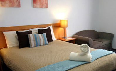 Colonial Lodge Motor Inn - Lightning Ridge Tourism 0