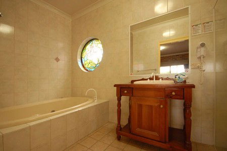 Country Gardens Motor Inn - Lightning Ridge Tourism 0
