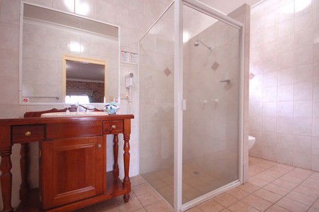 Country Gardens Motor Inn - Lightning Ridge Tourism 1