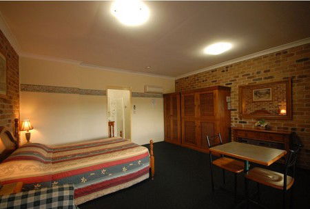 Country Gardens Motor Inn - Lightning Ridge Tourism 2