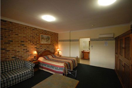 Country Gardens Motor Inn - Lightning Ridge Tourism 3