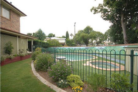 Country Gardens Motor Inn - Lightning Ridge Tourism 5