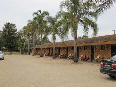 Golfers Lodge Motel - Lightning Ridge Tourism 1