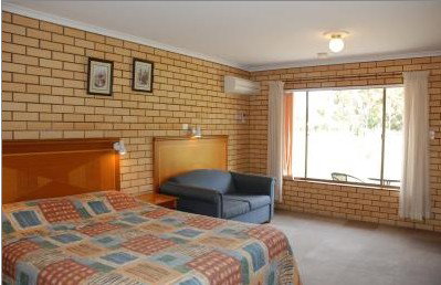 Golfers Lodge Motel - Lightning Ridge Tourism 2