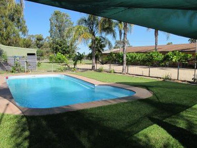 Golfers Lodge Motel - Lightning Ridge Tourism 3