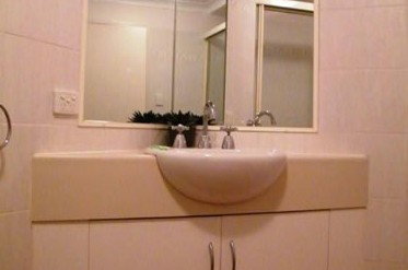 Clarks Beach Apartment - Lightning Ridge Tourism 1