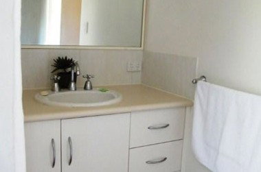 Clarks Beach Apartment - Lightning Ridge Tourism 2