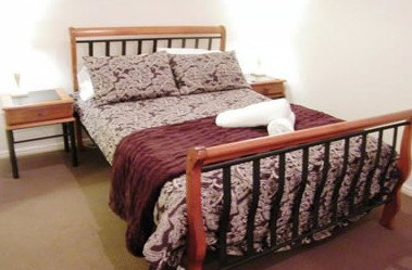 Clarks Beach Apartment - Lightning Ridge Tourism 3