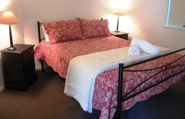 Clarks Beach Apartment - Lightning Ridge Tourism 4