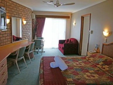 Sapphire Waters Motor Inn - Lightning Ridge Tourism 4