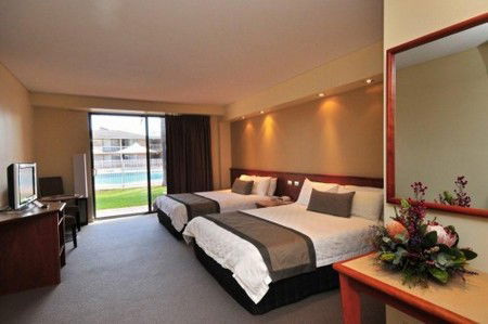 Lasseters Hotel Casino - Lightning Ridge Tourism 1