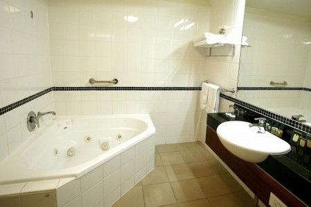 Lasseters Hotel Casino - Lightning Ridge Tourism 3