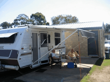 Glenlodge Caravan Village - Lightning Ridge Tourism