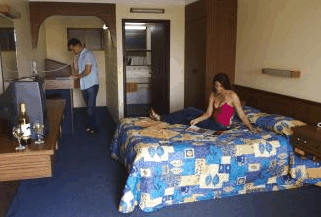 Dog Rock Motel - Lightning Ridge Tourism 3