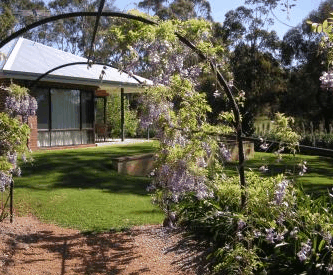 Catton Hall Country Homestead - Lightning Ridge Tourism