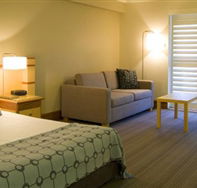 Coogee Bay Hotel - Lightning Ridge Tourism