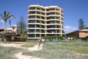 Spindrift On The Beach - Lightning Ridge Tourism 0