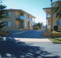 AA Madalena Court Holiday Apartments - Lightning Ridge Tourism