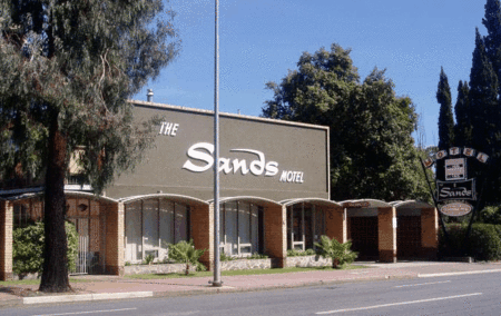 The Sands Motel - Lightning Ridge Tourism