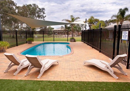 Standpipe Golf Motor Inn - Lightning Ridge Tourism 1