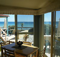 The Macs Beachfront Villas - Lightning Ridge Tourism