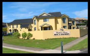 Hopkins House Motel & Apartments - Lightning Ridge Tourism 1