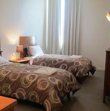 The Plough Hotel - Lightning Ridge Tourism 1