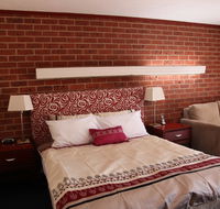 Carnegie Motor Inn and Serviced Apartments - Lightning Ridge Tourism