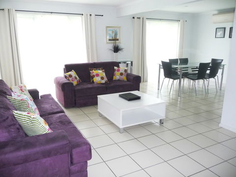 The Shores Holiday Apartments - Lightning Ridge Tourism 0